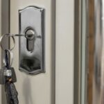 ¿Dejaste las llaves puestas por dentro? Estos 5 trucos te sacarán del apuro